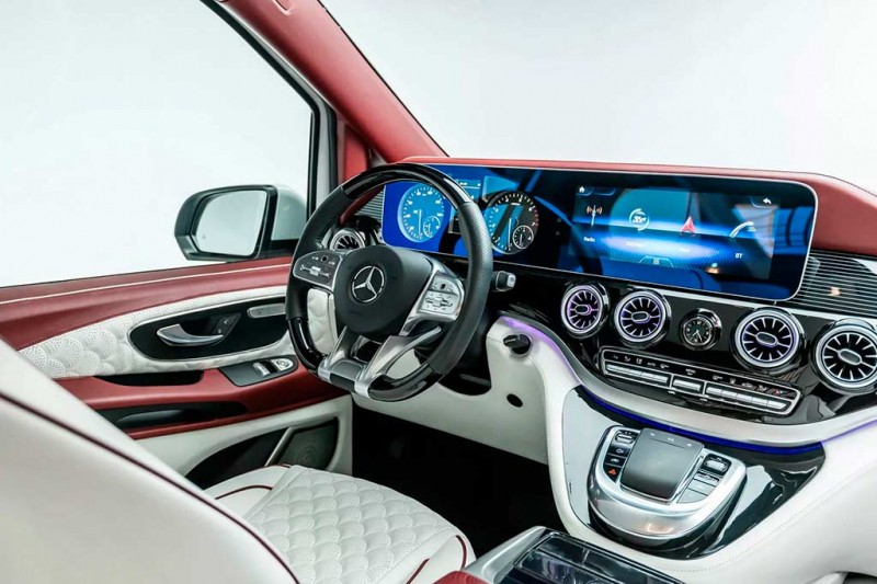 Уникальный минивэн Mercedes Metris в стиле Maybach ушел с молотка за 13,0 млн руб 6 Уникальный минивэн Mercedes Metris в стиле Maybach ушел с молотка за 13,0 млн руб