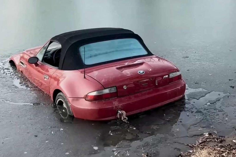 Посмотрите на процесс детейлинга затопленного BMW Z3 M Roadster
