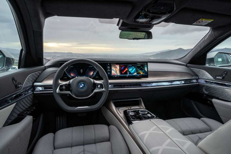 Полностью электрический седан BMW i7 дебютировал в версии xDrive60