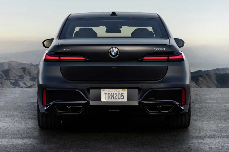 Немцы представили BMW 7-Series G70: новая «семерка» преобразилась снаружи и внутри