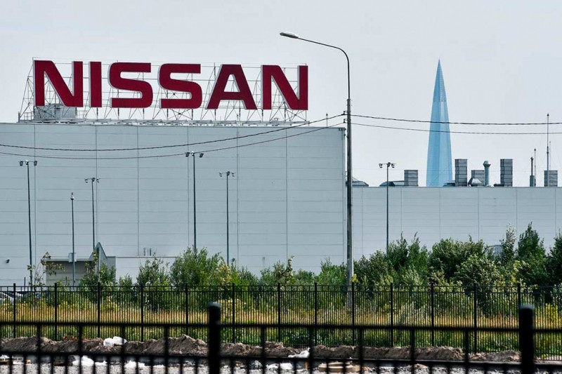 На бывшем заводе Nissan в Петербурге наладят сборку новых седанов и кроссоверов Lada