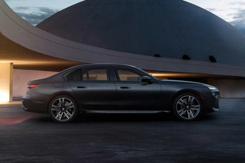 Немцы представили BMW 7-Series G70: новая «семерка» преобразилась снаружи и внутри