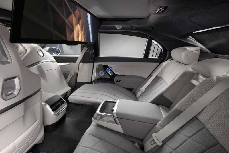 Полностью электрический седан BMW i7 дебютировал в версии xDrive60