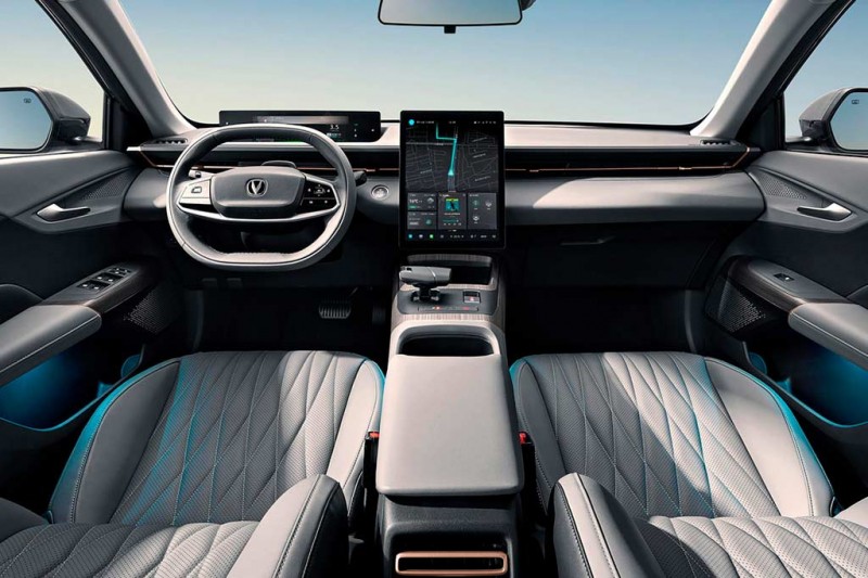 В Китае представлен недорогой среднеразмерный седан Changan Lamore