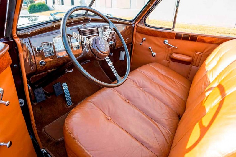 Редкий кабриолет Cadillac Series 90 V16 1938 года ушел с молотка почти за 12 млн руб