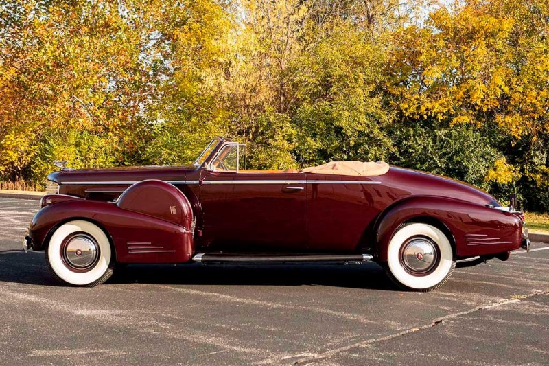 Редкий кабриолет Cadillac Series 90 V16 1938 года ушел с молотка почти за 12 млн руб