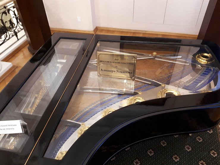 Под музыку Вивальди: китайский Exeed наступает на пятки «большой немецкой тройке»
