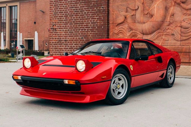 На торги выставлен классический Ferrari 208 Turbo 1984 года с двухлитровым турботором