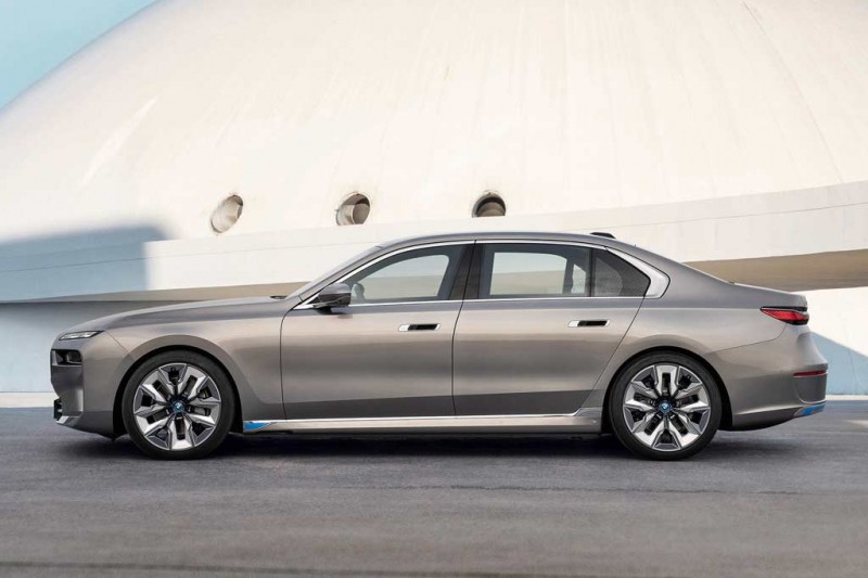 Полностью электрический седан BMW i7 дебютировал в версии xDrive60