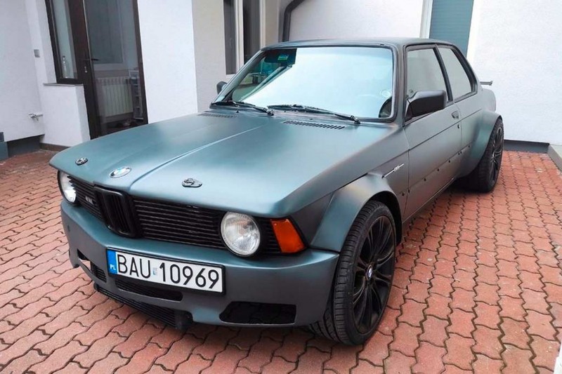 BMW 3-Series (E21) с двигателем V10 от седана M5 E60 продают за 49 000 евро 1 BMW 3-Series (E21) с двигателем V10 от седана M5 E60 продают за 49 000 евро