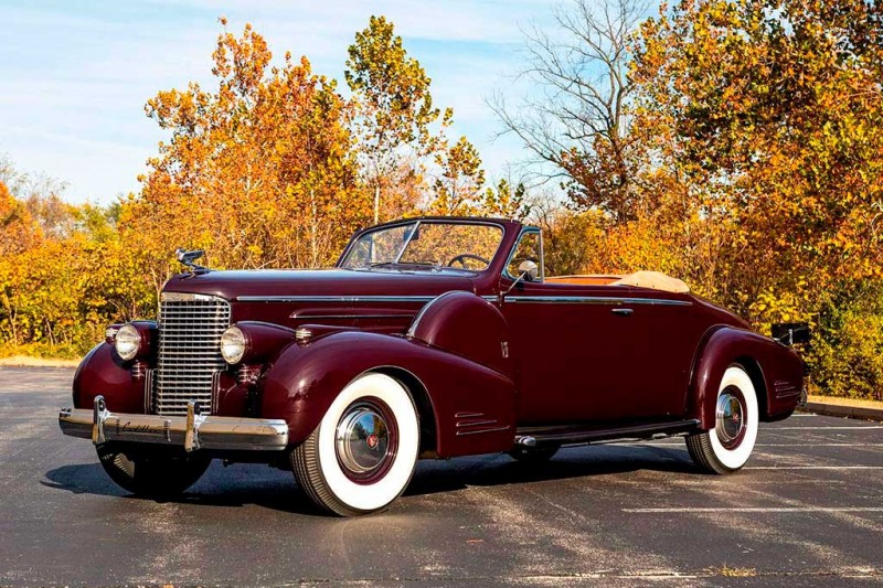 Редкий кабриолет Cadillac Series 90 V16 1938 года ушел с молотка почти за 12 млн руб