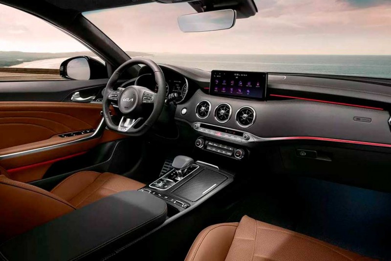 KIA Stinger получил лимитированную прощальную версию Tribute Edition