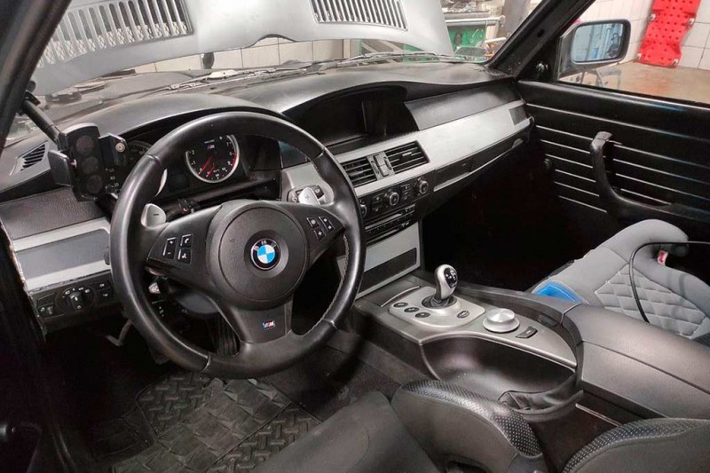 BMW 3-Series (E21) с двигателем V10 от седана M5 E60 продают за 49 000 евро 3 BMW 3-Series (E21) с двигателем V10 от седана M5 E60 продают за 49 000 евро