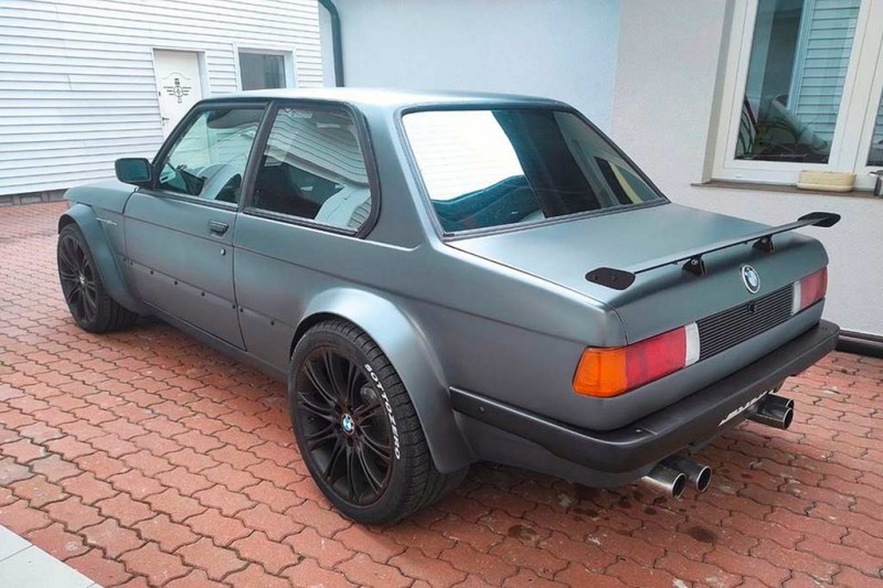 BMW 3-Series (E21) с двигателем V10 от седана M5 E60 продают за 49 000 евро 2 BMW 3-Series (E21) с двигателем V10 от седана M5 E60 продают за 49 000 евро