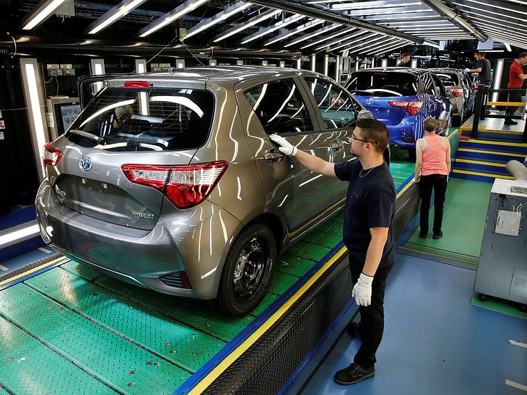 Потеряв сотни миллионов долларов в России, Toyota все равно ставит рекорды