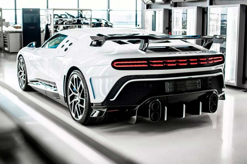 Последний из десяти выпущенных гиперкаров Bugatti Centodieci передан владельцу