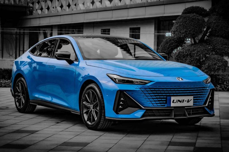 Changan Uni-V: стильный лифтбек из Поднебесной с выдвижным спойлером