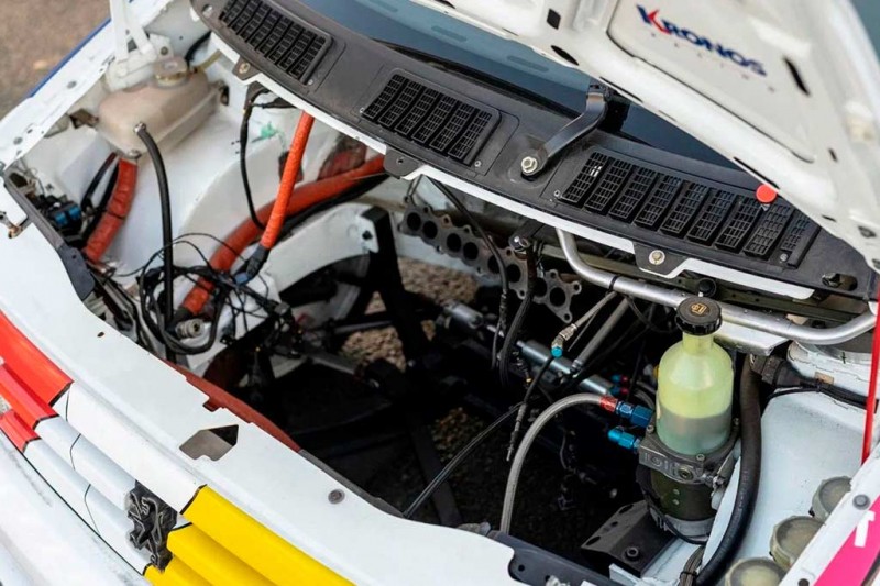 Уникальный минивэн Peugeot 806 Procar для гонок на выносливость продадут с молотка