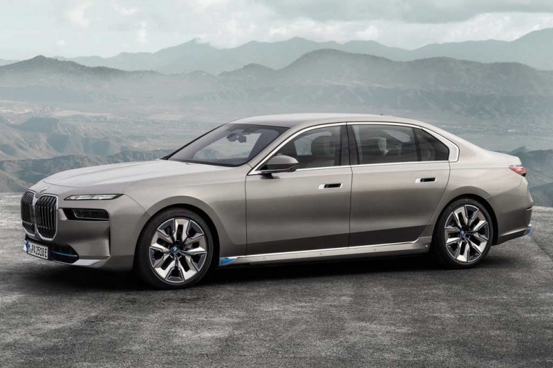 Полностью электрический седан BMW i7 дебютировал в версии xDrive60