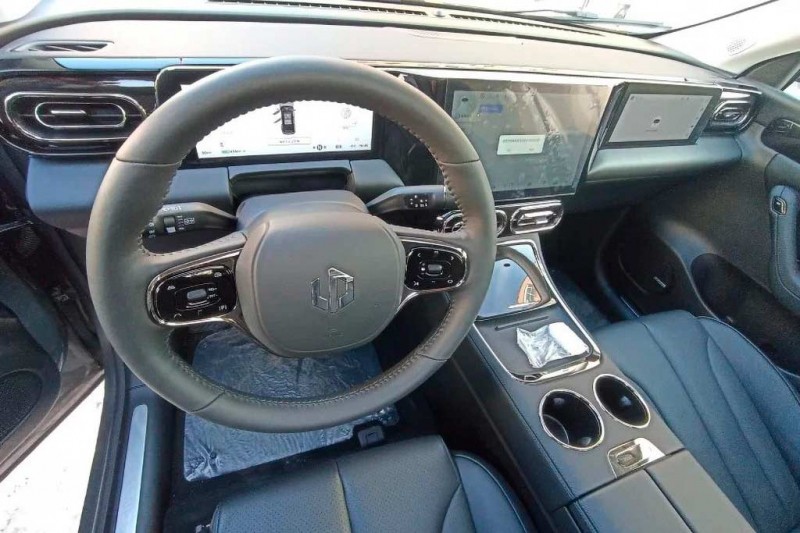 В Москве выставили на продажу 544-сильный китайский электрокар Leapmotor C11