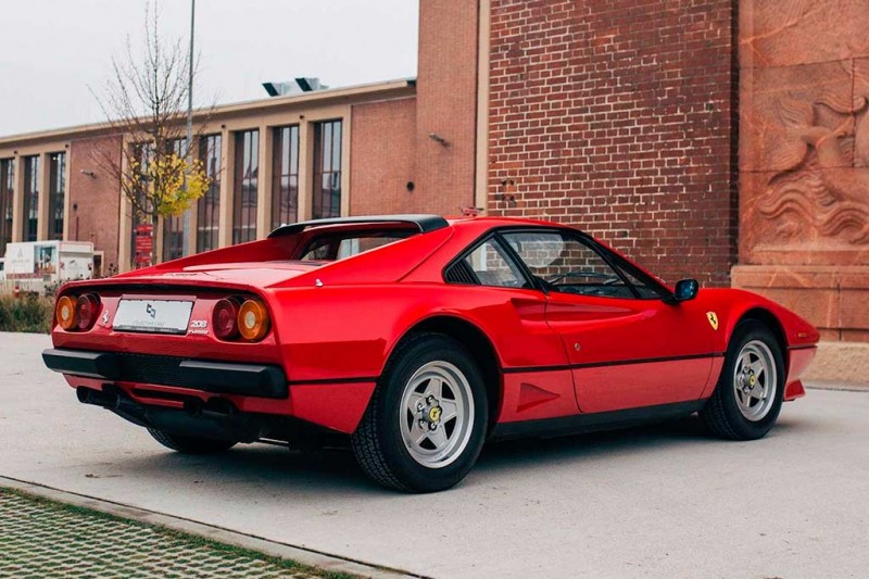 На торги выставлен классический Ferrari 208 Turbo 1984 года с двухлитровым турботором
