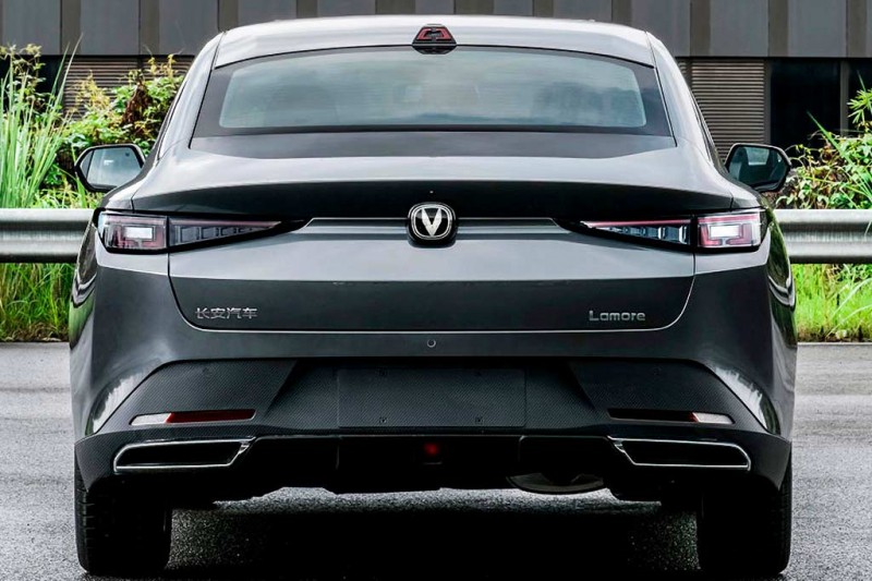 В Китае представлен недорогой среднеразмерный седан Changan Lamore
