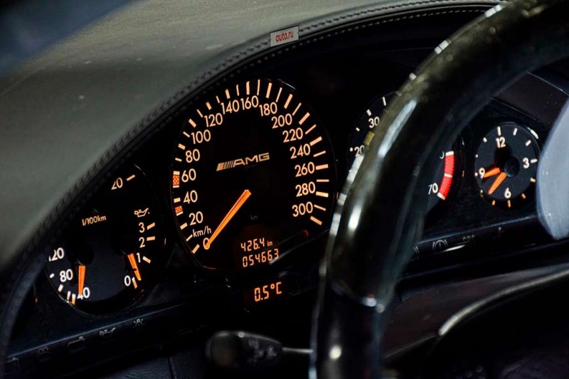 В Москве продают уникальный Mercedes-Benz CL600 1998: цена вопроса &mdash; свыше 63 млн руб