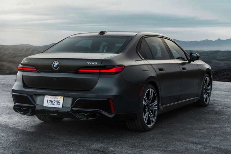 Немцы представили BMW 7-Series G70: новая «семерка» преобразилась снаружи и внутри