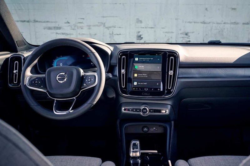 Шведы сменили электрическому Volvo XC40 Recharge передний привод на задний