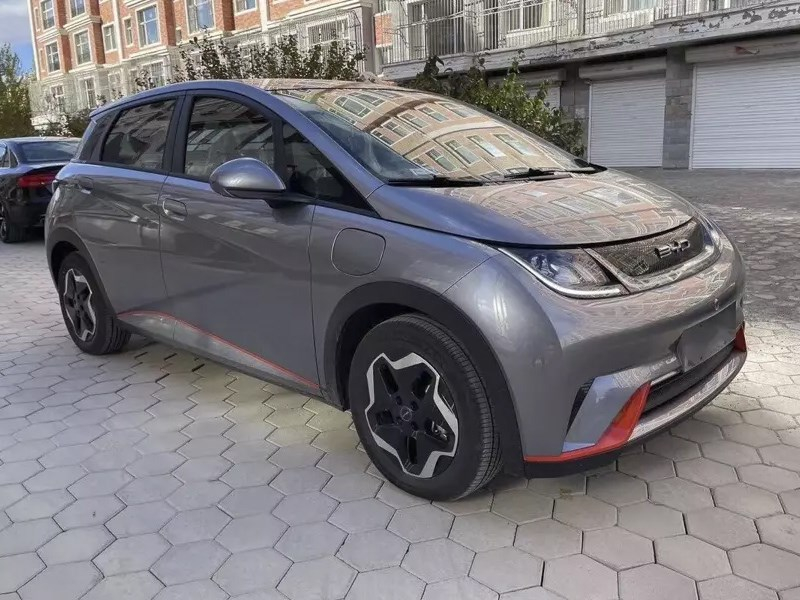 В России в продаже появился электрокар BYD Dolphin