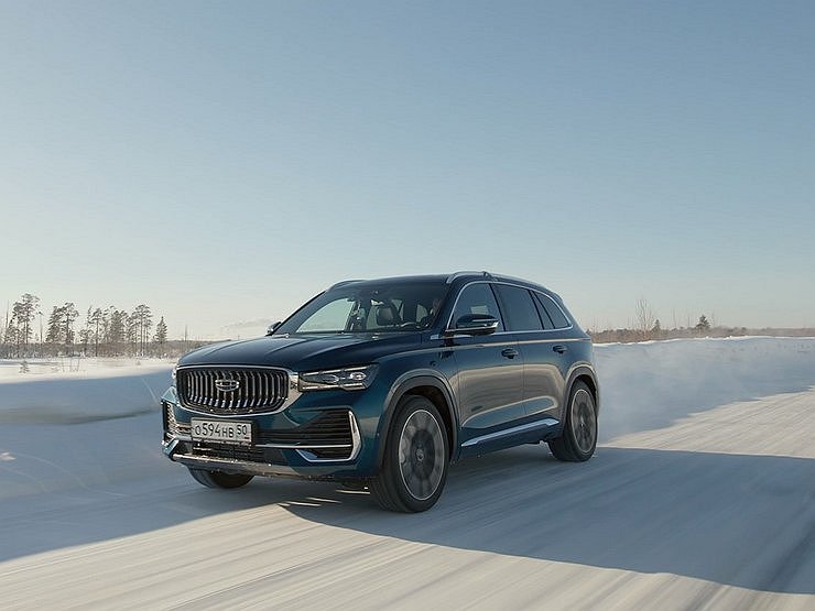 Названы сроки появления в России нового кроссовера Geely Monjaro