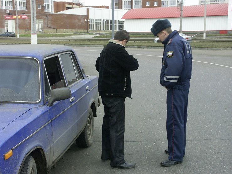 В каких случаях гаишники действительно могут применять оружие в отношении водителей 2 В каких случаях гаишники действительно могут применять оружие в отношении водителей