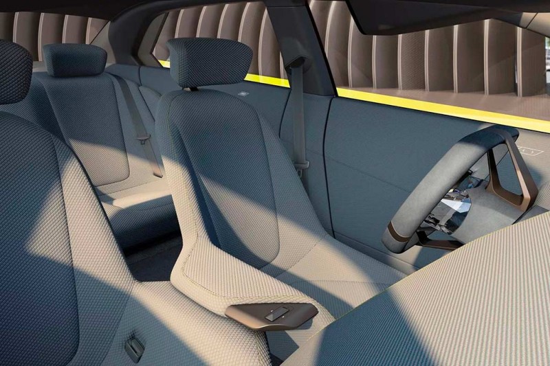 BMW i Vision Dee: меняющий цвета концепт с большим проекционным дисплеем