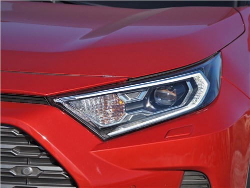 Тест-драйв Toyota RAV4 (поколение V) - &laquo;Жить в согласии с собой&raquo;