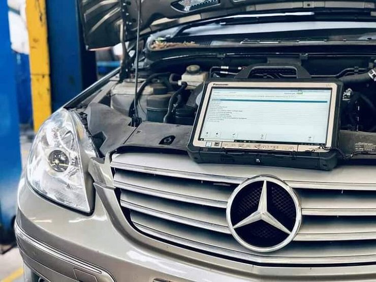 Российские дилеры больше не смогут ремонтировать автомобили Mercedes-Benz 1 Российские дилеры больше не смогут ремонтировать автомобили Mercedes-Benz