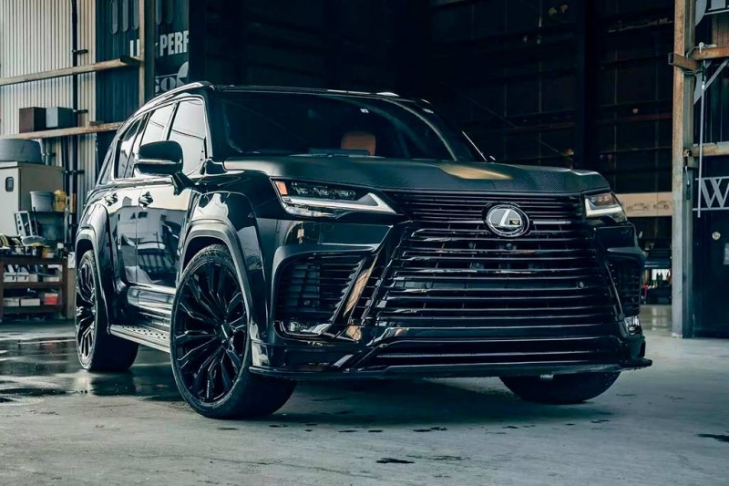 Lexus LX 600 получил карбоновый обвес от японского ателье Liberty Walk