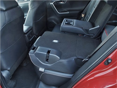 Тест-драйв Toyota RAV4 (поколение V) - &laquo;Жить в согласии с собой&raquo;