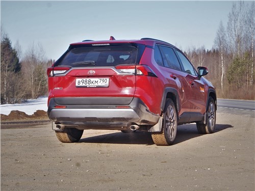 Тест-драйв Toyota RAV4 (поколение V) - &laquo;Жить в согласии с собой&raquo;