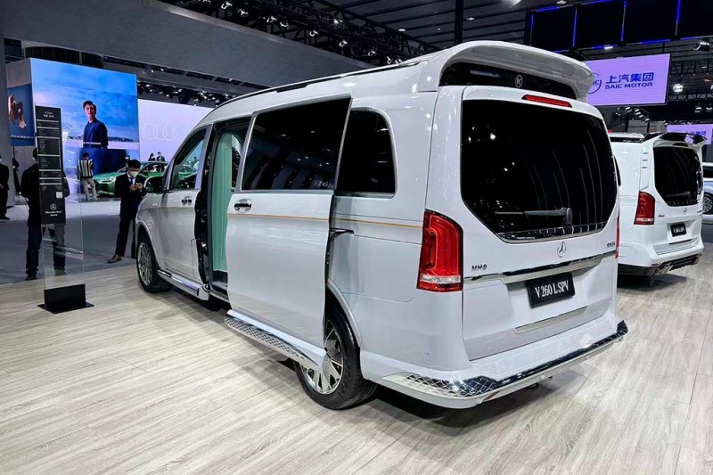 Доработанный китайскими тюнерами Mercedes V-Class оказался в 2,5 раза дороже исходной модели 2 Доработанный китайскими тюнерами Mercedes V-Class оказался в 2,5 раза дороже исходной модели