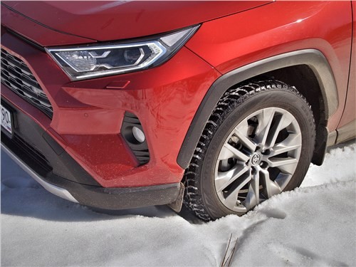 Тест-драйв Toyota RAV4 (поколение V) - &laquo;Жить в согласии с собой&raquo;