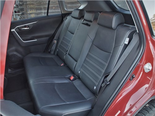 Тест-драйв Toyota RAV4 (поколение V) - &laquo;Жить в согласии с собой&raquo;