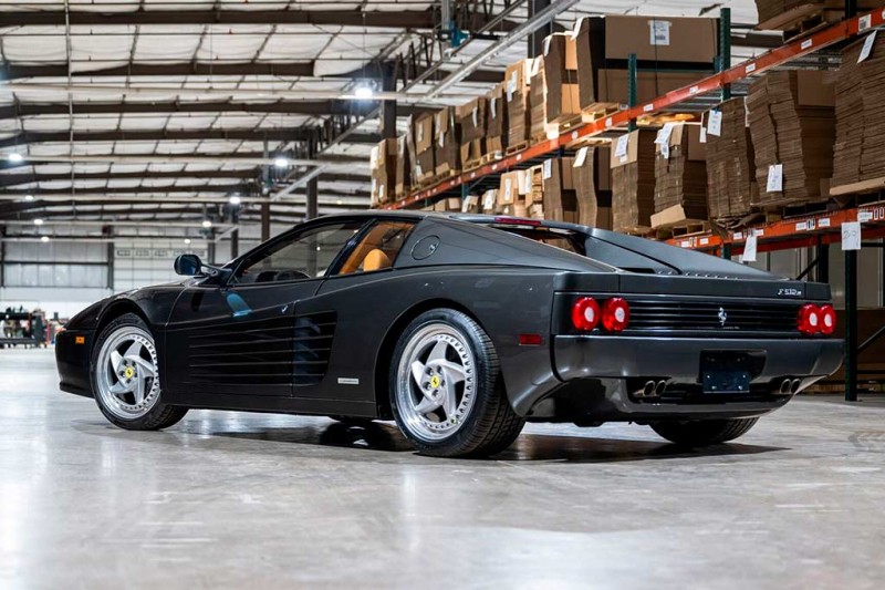 В продаже спорткар Ferrari 512 M 1995 года с очень редкой окраской кузова