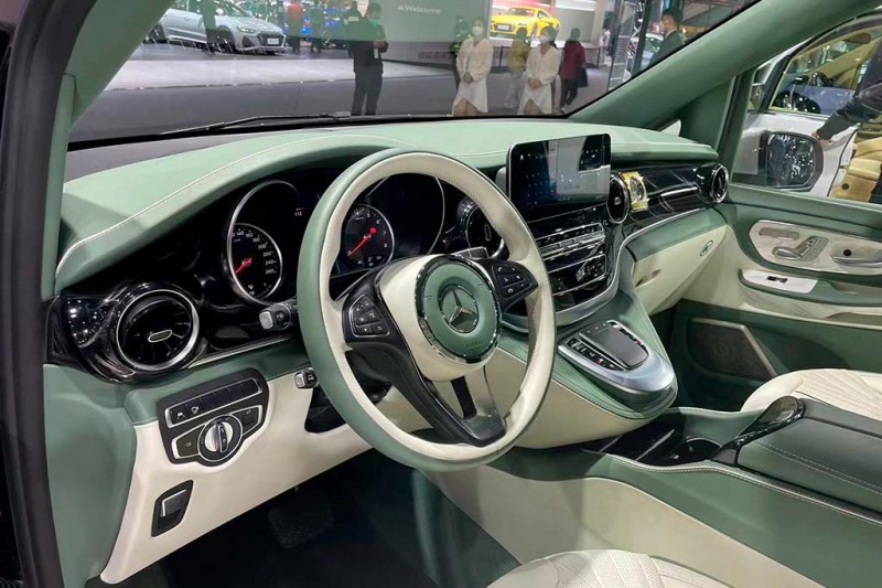 Доработанный китайскими тюнерами Mercedes V-Class оказался в 2,5 раза дороже исходной модели 3 Доработанный китайскими тюнерами Mercedes V-Class оказался в 2,5 раза дороже исходной модели