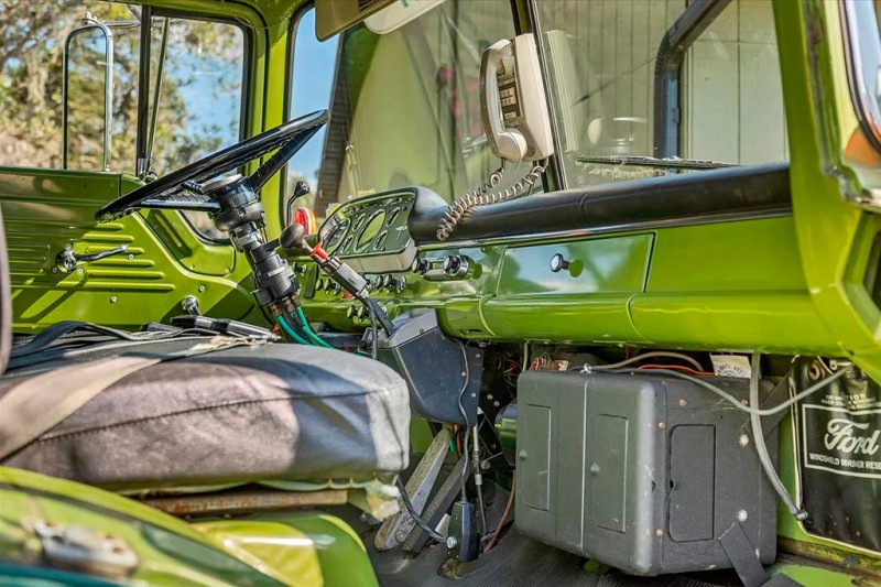 Роскошный кемпер Ford C-750 Camelot Cruiser из семидесятых ушел с молотка за 9,5 млн руб