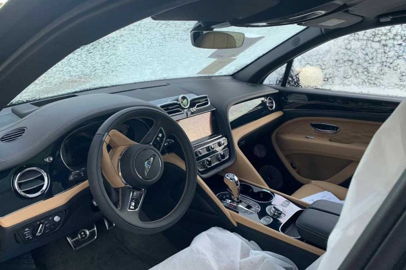 В Россию везут удлиненный Bentley Bentayga EWB за 46,5 млн рублей