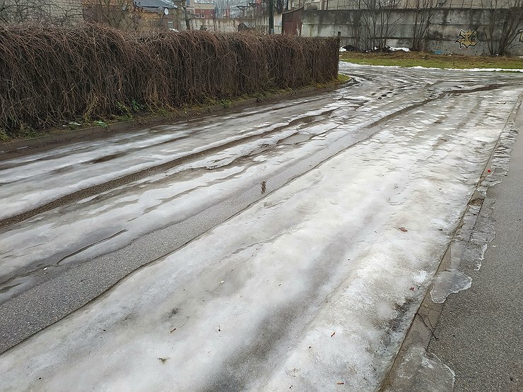 Как заставить коммунальщиков заплатить за ДТП из-за льда на дороге