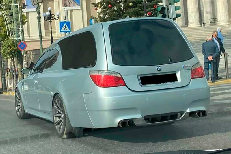 На дорогах Греции замечен катафалк на базе 500-сильного седана BMW M5 E60