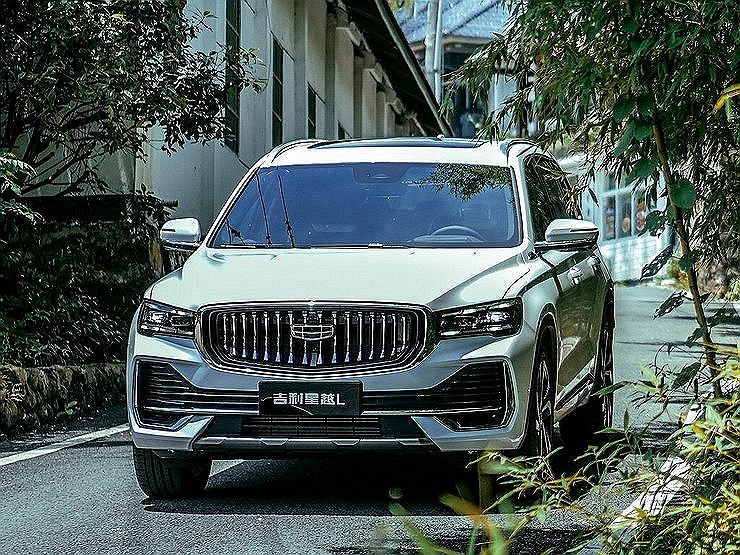Geely везет в Россию седан Emgrand 7 и кроссовер Okavango 1 Geely везет в Россию седан Emgrand 7 и кроссовер Okavango