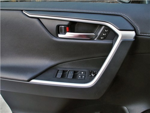 Тест-драйв Toyota RAV4 (поколение V) - &laquo;Жить в согласии с собой&raquo;