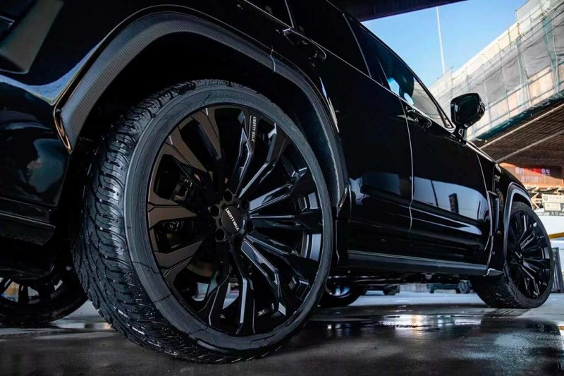 Lexus LX 600 получил карбоновый обвес от японского ателье Liberty Walk